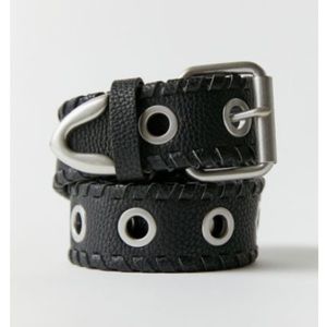 Urban Outfitters brand New Devon grommet leather belt M